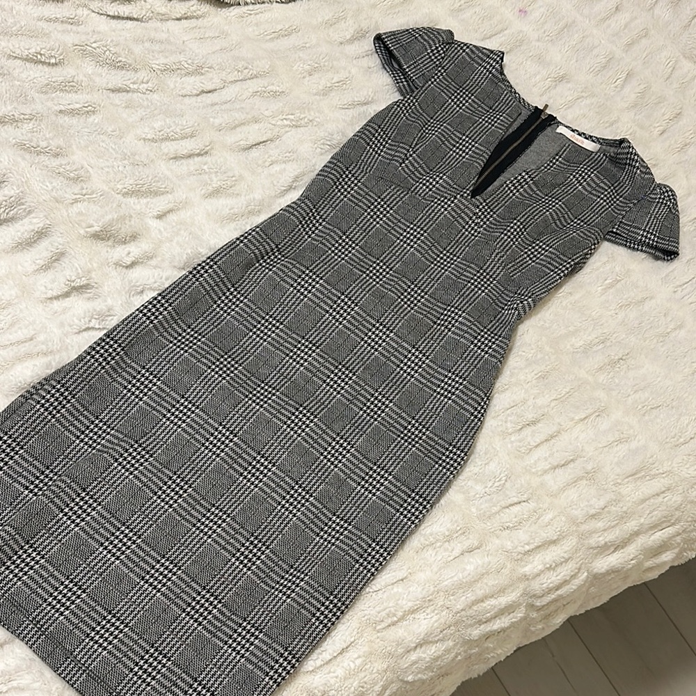 Shasa Gray Black Mini Sheath Dress with Cuffed Cap Sleeves